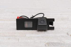 OPEL MOKKA A 2012-2019 KAMERA COFANIA FULL HD DYNAMICZNE LINIE ZINTEGROWANA Z LAMPĄ TABLICY