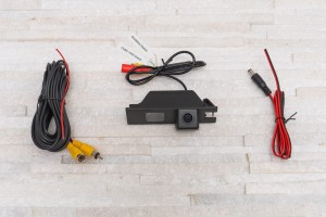 OPEL MOKKA A 2012-2019 KAMERA COFANIA FULL HD DYNAMICZNE LINIE ZINTEGROWANA Z LAMPĄ TABLICY