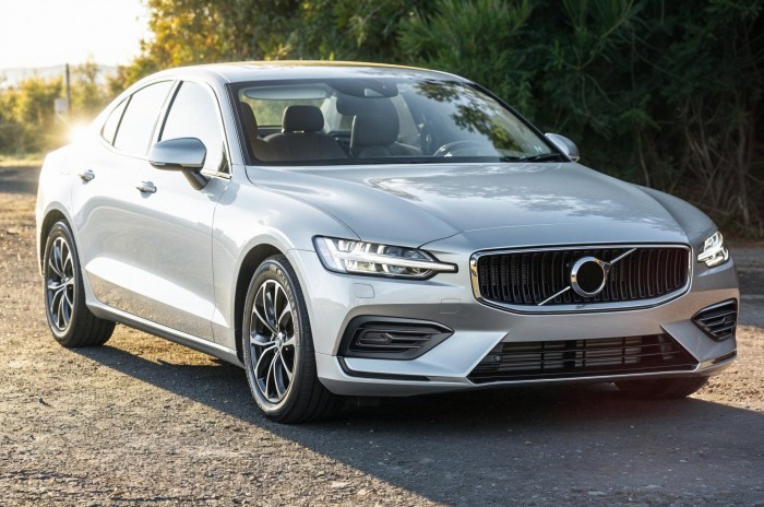 VOLVO S60 III 2018-2024 ALUMINIOWA MASKA PRZEDNIA 31468167