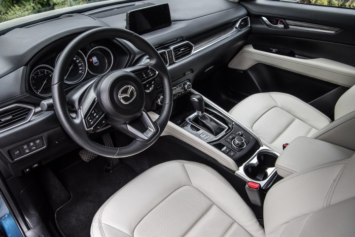 MAZDA CX-5 2017+ DEKORACYJNA RAMKA KUBKÓW KONSOLI ŚRODKOWEJ