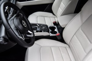 MAZDA CX-5 2017+ DEKORACYJNA RAMKA KUBKÓW KONSOLI ŚRODKOWEJ