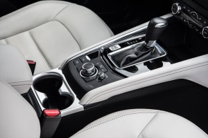 MAZDA CX-5 2017+ DEKORACYJNA RAMKA KUBKÓW KONSOLI ŚRODKOWEJ