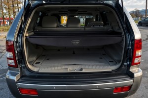 JEEP GRAND CHEROKEE WK 2005-2010 ROLETA BAGAŻNIKA CZARNA