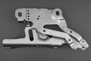 BMW M2 F87 F87N 2016-2020 ZAWIAS POKRYWY MASKI PRAWY 41617286344