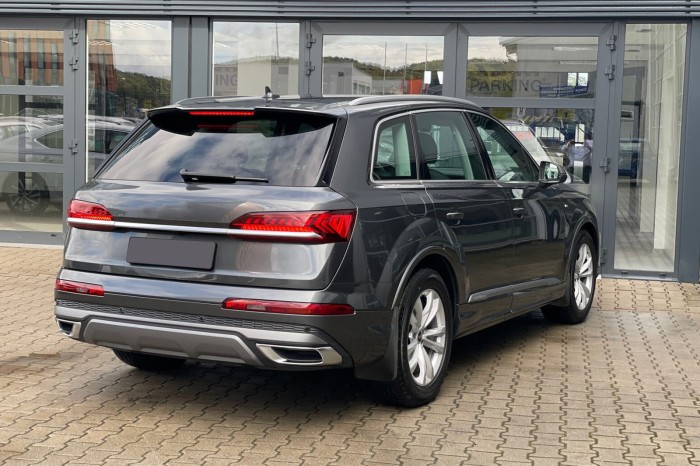 AUDI Q7 4M 2020+ PO FACELIFTINGU CHLAPACZE