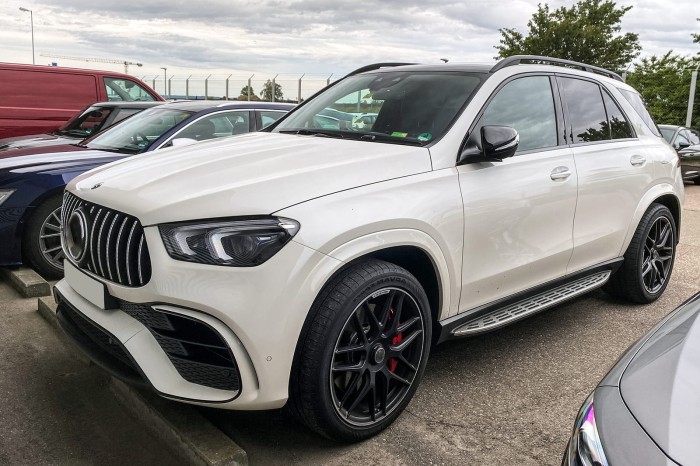 MERCEDES GLE W167 2019+ Z PAKIETEM AMG CHLAPACZE POD PROGI