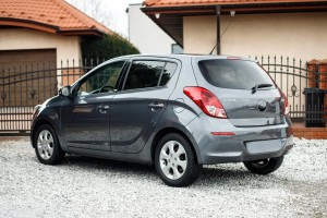 HYUNDAI i20 I PB 2012-2014 PO FACELIFTINGU KOMPLETNY ZDERZAK TYLNY BEZ PDC 865111J500