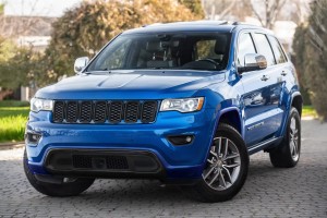 JEEP GRAND CHEROKEE IV WK2 2017-2021 PO FACELIFTINGU RAMKA HALOGENU KRATKA ZDERZAKA CZARNA LEWA 5YL31TZZAA