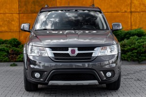 FIAT FREEMONT 2011-2015 ZDERZAK PRZEDNI GÓRNY BEZ SPRYSKIWACZY 5YB55TZZAB