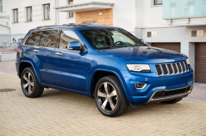 JEEP GRAND CHEROKEE IV WK2 2014-2017 PO PIERWSZYM LIFTINGU CHROMOWANA RAMKA DOLNEJ KRATKI ZDERZAKA 68143105AC