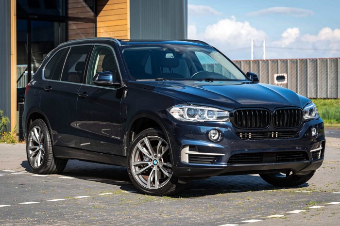BMW X5 F15 2013-2018 GRILL PRZEDNI ATRAPA CHŁODNICY NERKI CZARNY POŁYSK 51712334710 / 51712334708
