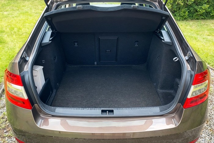 SKODA OCTAVIA III 5E LIFTBACK 2012-2020 PÓŁKA BAGAŻNIKA