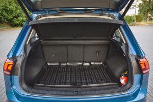 VOLKSWAGEN TIGUAN II AD1 2016-2024 PÓŁKA BAGAŻNIKA