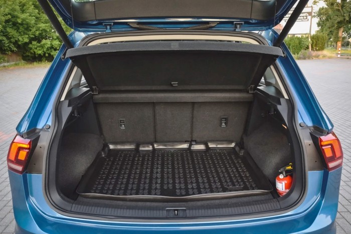 VOLKSWAGEN TIGUAN II AD1 2016-2024 PÓŁKA BAGAŻNIKA