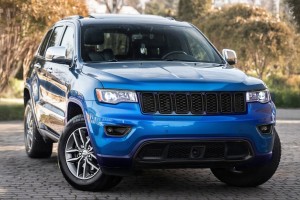 JEEP GRAND CHEROKEE IV WK2 2017-2021 PO FACELIFTINGU RAMKA HALOGENU KRATKA ZDERZAKA CZARNA PRAWA 5YL30TZZAA