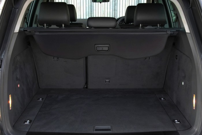 VOLKSWAGEN TOUAREG I 7L 2003-2010 ROLETA BAGAŻNIKA CZARNA 7L6867773K