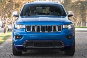 JEEP GRAND CHEROKEE IV WK2 2017-2021 PO LIFTINGU CZARNA NAKŁADKA KRATKI PRZEDNIEGO ZDERZAKA 68310779AA