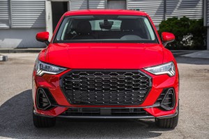 AUDI Q3 83A / SQ3 83F 2018-2025 CZARNA RAMKA GRILLA 83A853651B