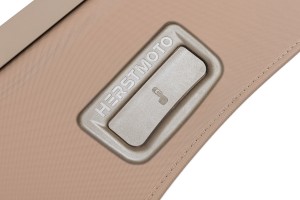 JEEP GRAND CHEROKEE IV WK2 2010-2017 PRZED DRUGIM FACELIFTINGIEM ROLETA BAGAŻNIKA BEŻOWA 6FW02HL1AC