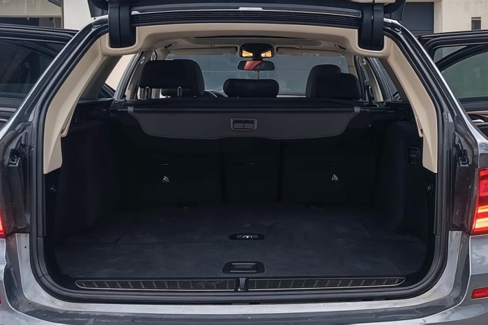 BMW SERIA 5 G31 2017-2024 TOURING (KOMBI) ROLETA BAGAŻNIKA CZARNA 51477466635
