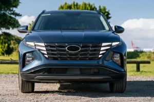 HYUNDAI TUCSON IV NX4 2020-2024 PRZED FACELIFTINGIEM LISTWA PRZEDNIEGO ZDERZAKA PRAWA 86596N7010