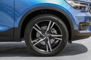 VOLVO XC40 2017+ LISTWA PRZEDNIEGO BŁOTNIKA PRAWA 31448325 
