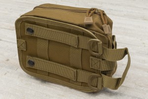 JEEP-WRANGLER-APTECZKA-SAMOCHODOWA--TURYSTYCZNA-PIASKOWA-COYOTE-BROWN.jpg