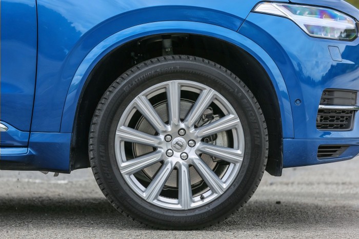 VOLVO XC90 II 2014+ LISTWA PRZEDNIEGO BŁOTNIKA PRAWA 39849947