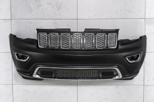 JEEP GRAND CHEROKEE IV WK2 2017-2021 PO DRUGIM FACELIFTINGU KOMPLETNY ZDERZAK PRZEDNI BEZ PDC BEZ SPRYSKIWACZY Z CHROMOWANYM GRILLEM 6EB83TZZAA