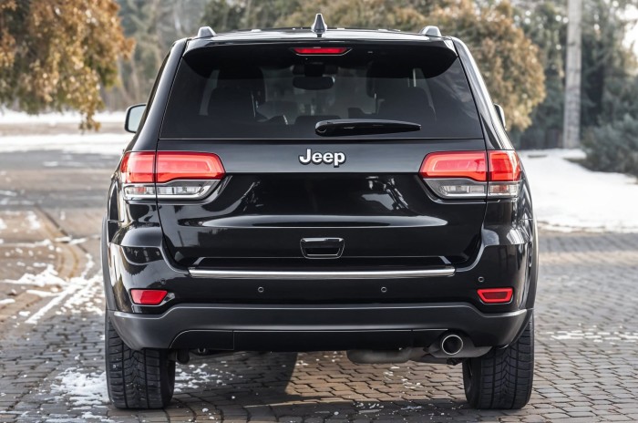 JEEP GRAND CHEROKEE IV WK2 2010-2021 KOMPLETNY ZDERZAK TYLNY Z 4xPDC 68310168AB