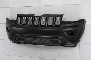 JEEP GRAND CHEROKEE IV WK2 2017-2021 PO DRUGIM FACELIFTINGU KOMPLETNY ZDERZAK PRZEDNI BEZ PDC BEZ SPRYSKIWACZY Z CZARNYM GRILLEM 6EB83TZZAA