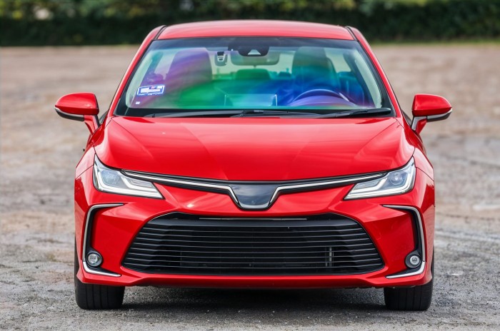 TOYOTA COROLLA XII E21 2019+ SEDAN ZDERZAK PRZEDNI Z LISTWAMI HALOGENÓW 5211902Q10