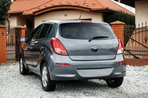 HYUNDAI i20 I PB 2012-2014 PO FACELIFTINGU KOMPLETNY ZDERZAK TYLNY BEZ PDC 865111J500