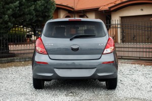 HYUNDAI i20 I PB 2012-2014 PO FACELIFTINGU KOMPLETNY ZDERZAK TYLNY BEZ PDC 865111J500