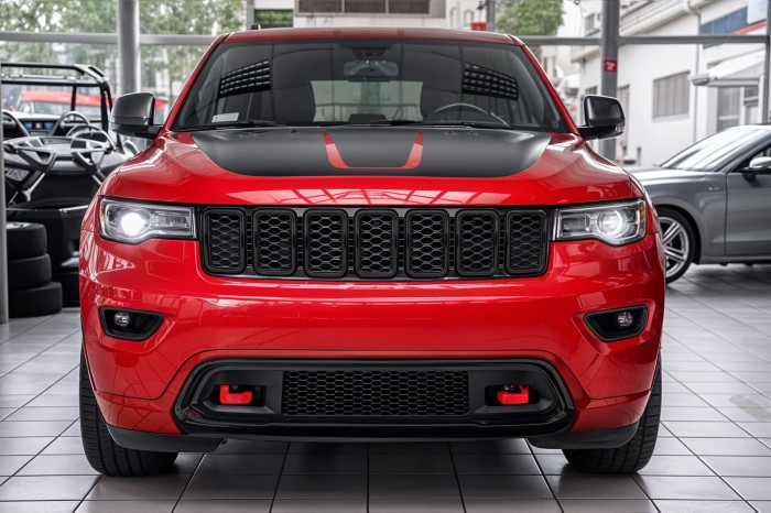 JEEP GRAND CHEROKEE IV WK2 2017-2021 PO DRUGIM FACELIFTINGU CZARNY KOMPLETNY ZDERZAK PRZEDNI BEZ PDC BEZ SPRYSKIWACZY 6EB83TZZAA