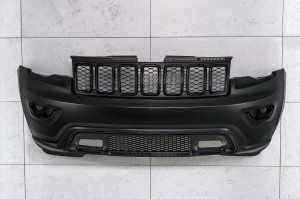 JEEP GRAND CHEROKEE IV WK2 2017-2021 PO DRUGIM FACELIFTINGU CZARNY KOMPLETNY ZDERZAK PRZEDNI BEZ PDC BEZ SPRYSKIWACZY Z CZARNYM GRILLEM 6EB83TZZAA