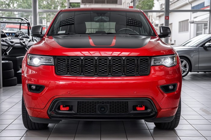JEEP GRAND CHEROKEE IV WK2 2017-2021 PO DRUGIM FACELIFTINGU CZARNY KOMPLETNY ZDERZAK PRZEDNI Z PDC BEZ SPRYSKIWACZY 68333498AA
