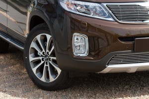 KIA SORENTO 2013-2015 NAKŁADKI NA LAMPY PRZECIWMGIELNE PRZEDNIE