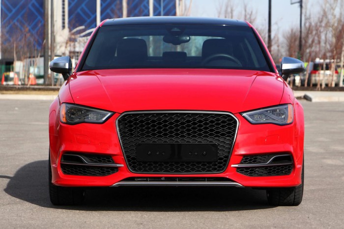 AUDI A3 8V 2013-2016 PRZED FACELIFTINGIEM ATRAPA CHŁODNICY GRILL STYLIZACJA NA S3 CZARNY + PDC