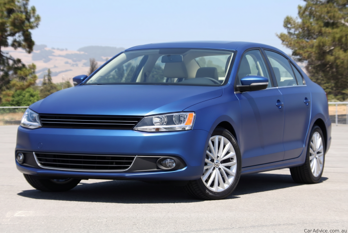 VOLKSWAGEN JETTA 2011-2015 WYPRZEDAŻ NAKŁADKI NA LAMPY PRZECIWMGIELNE PRZEDNIE