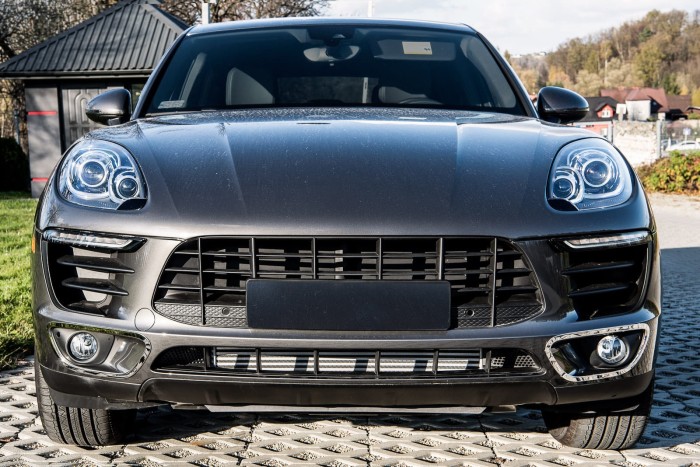 PORSCHE MACAN OZDOBNE LISTWY HALOGENÓW PRZEDNICH