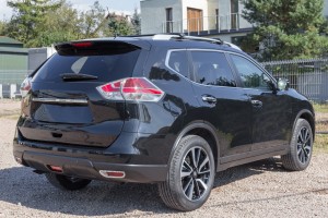 NISSAN X-TRAIL III T32 2014-2017 PRZED FACELIFTINGIEM NAKŁADKI TYLNYCH LAMP PRZECIWMGIELNYCH