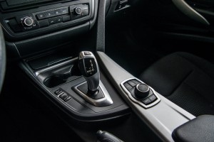 BMW SERIA 3 F30 2013-2018 OZDOBNA RAMKA PRZEŁĄCZNIKÓW NA KONSOLI