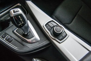 BMW SERIA 3 F30 2013-2018 OZDOBNA RAMKA PRZEŁĄCZNIKÓW NA KONSOLI