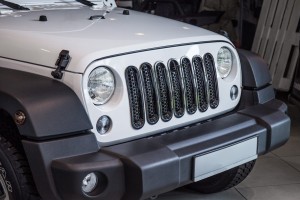 JEEP WRANGLER JK 2007-2018 WKŁADKI GRILLA CZARNE ABS Z OTWOREM POD ZAMEK