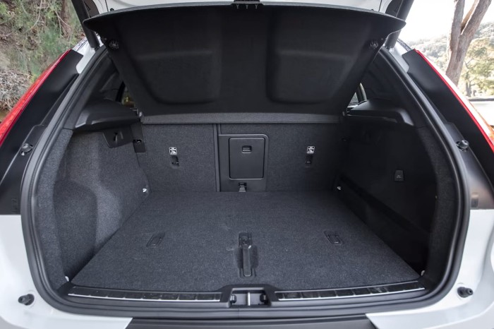 VOLVO EX40 2020+ PÓŁKA BAGAŻNIKA 32353847