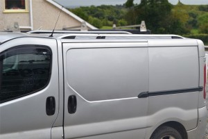 OPEL VIVARO 2001-2014 (wersja krótka) RELINGI DACHOWE ALUMINIOWE