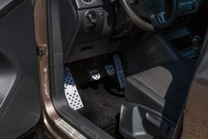 VW PASSAT B6 MANUAL NAKŁADKI NA PEDAŁY