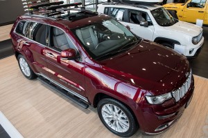 JEEP GRAND CHEROKEE IV 2010-2020 STOPNIE ORUROWANIE BOCZNE OEM CZARNE 4" K82212129AC