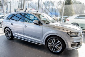 AUDI Q7 4M 2015+ STOPNIE BOCZNE PROGI SAMOCHODOWE OEM 4M0071065